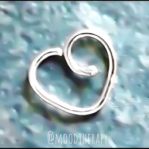 925 Sterling Silver Heart Shaped Daith Cartilage Hoop Earring 20G 19G 18G 16G - Picture 1 of 5
